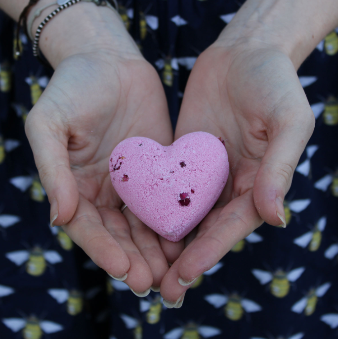 Love Heart Bath Bombs 70g - Ylang & Rose (x5)